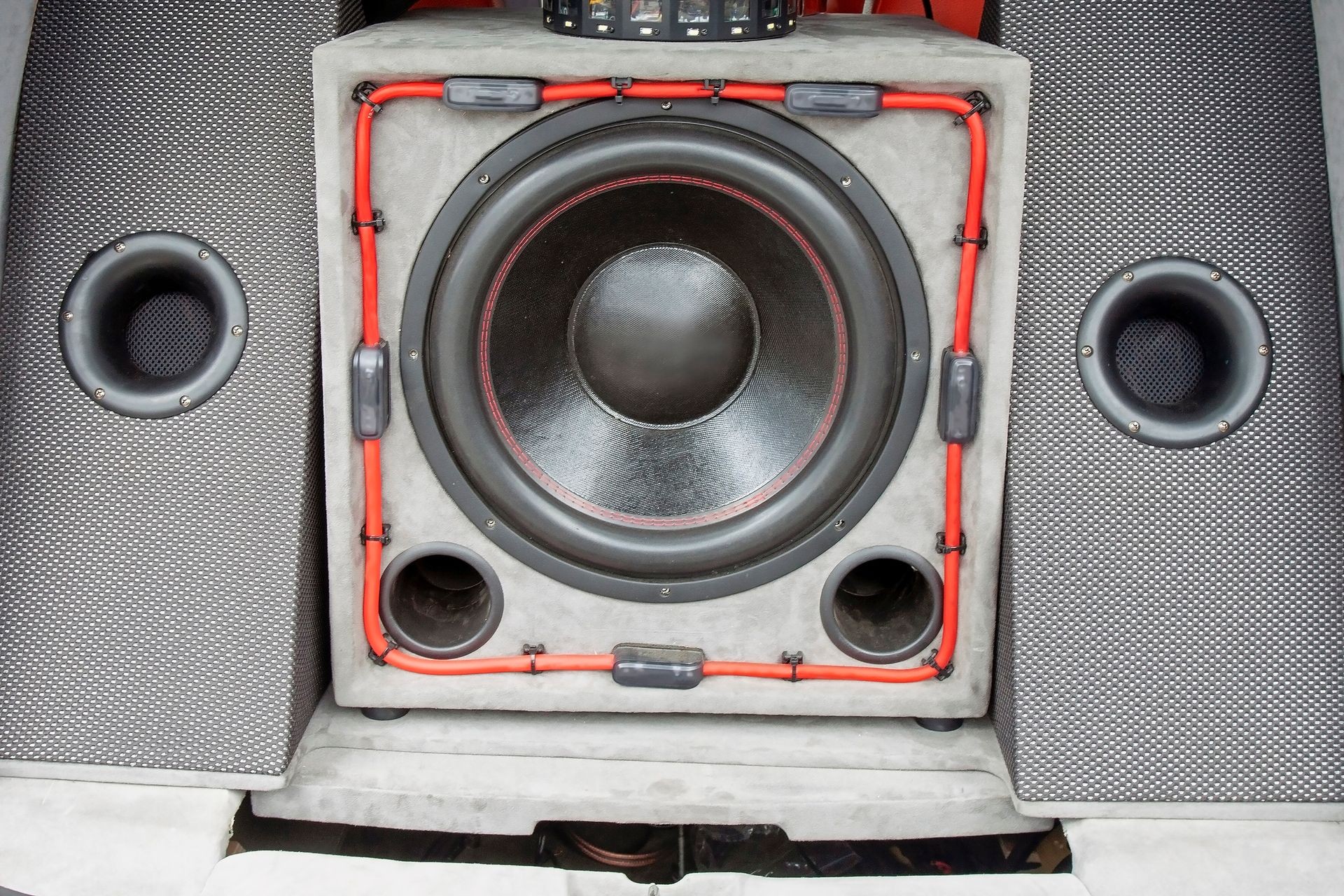 kind of powerful acoustic subwoofer system installed in the car